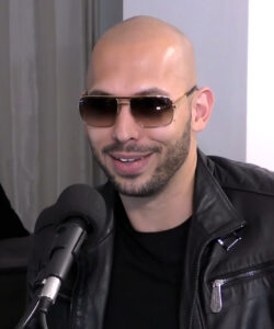 اندرو تیت در حال استریم در یوتیوب