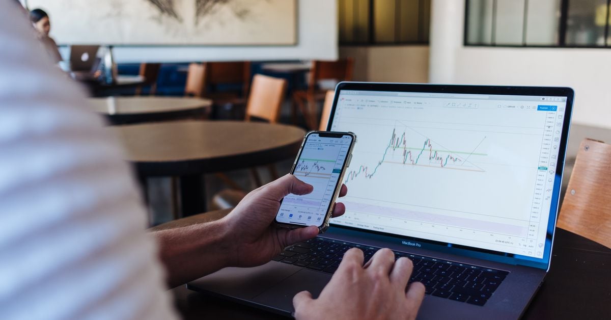 Bitcoin short-term holder realized price or average cost basis. (LookIntoBitcoin) Bitcoin short-term holder realized price or average cost basis. (LookIntoBitcoin)