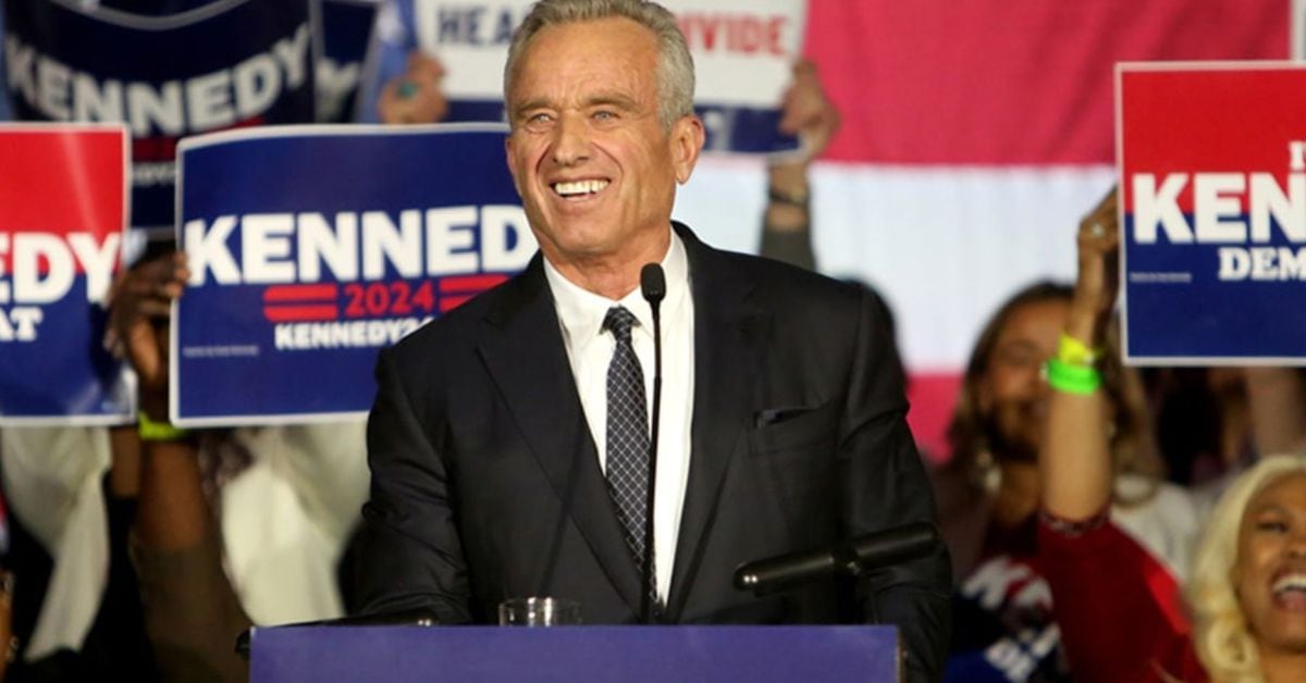 گزارش ها حاکی از آن است که RFK جونیور از رقابت های ریاست جمهوری انصراف داده است. و در حال بررسی حمایت از ترامپ از ۶۱۰۰۰ دلار است.