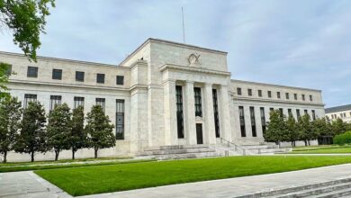 در حالی که فدرال رزرو با انتظارات کاهش نرخ بهره مواجه است، بیت کوین به ۵۸۰۰۰ دلار سقوط کرد