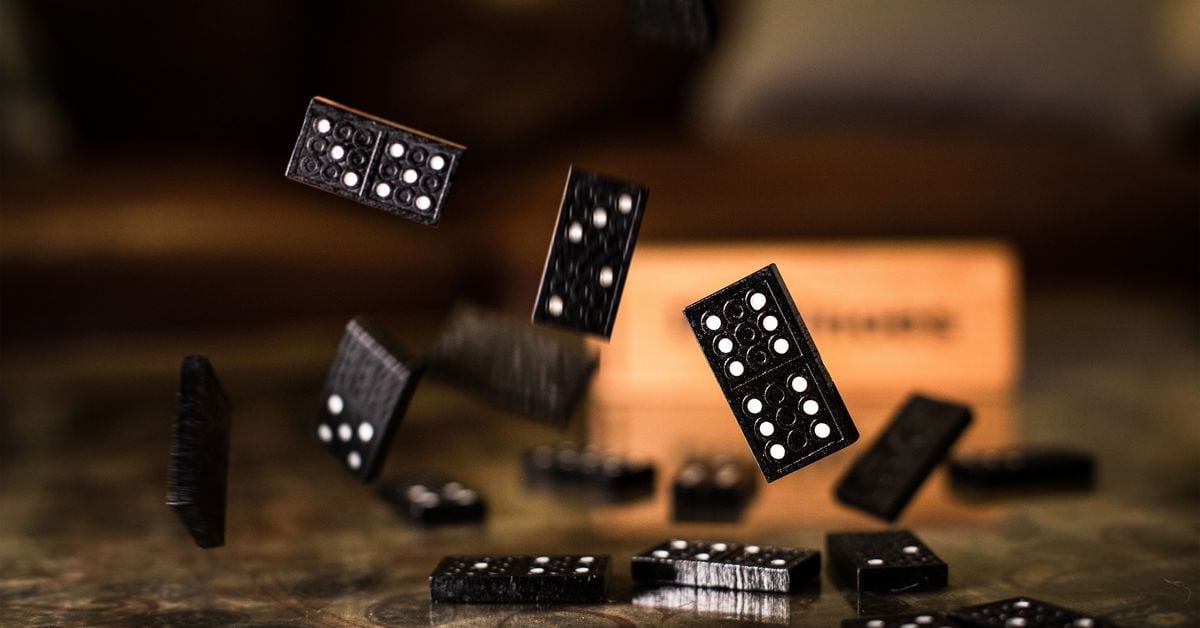 بیت کوین در میان بازارهای سهام ایالات متحده به زیر ۵۶۰۰۰ دلار سقوط کرد و ژاپن در حال افول است