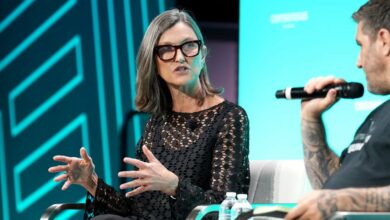 ARK Invest کتی وود ۲.۲ میلیون دلار از سهام کوین بیس را خریداری می کند